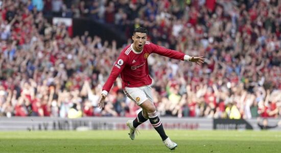 Cristiano Ronaldo tetap ingin pergi dari Manhcester United (Foto: AP/Jon Super).