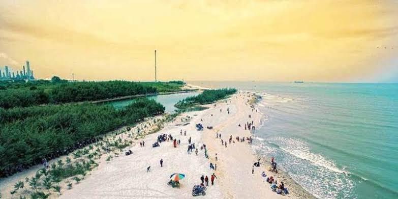 Pantai Tuban yang elok (sumber gambar: pesisir) 